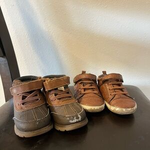 Toddler boys Stride rite shoes 2 pairs size 5 wide toe box hook and loop